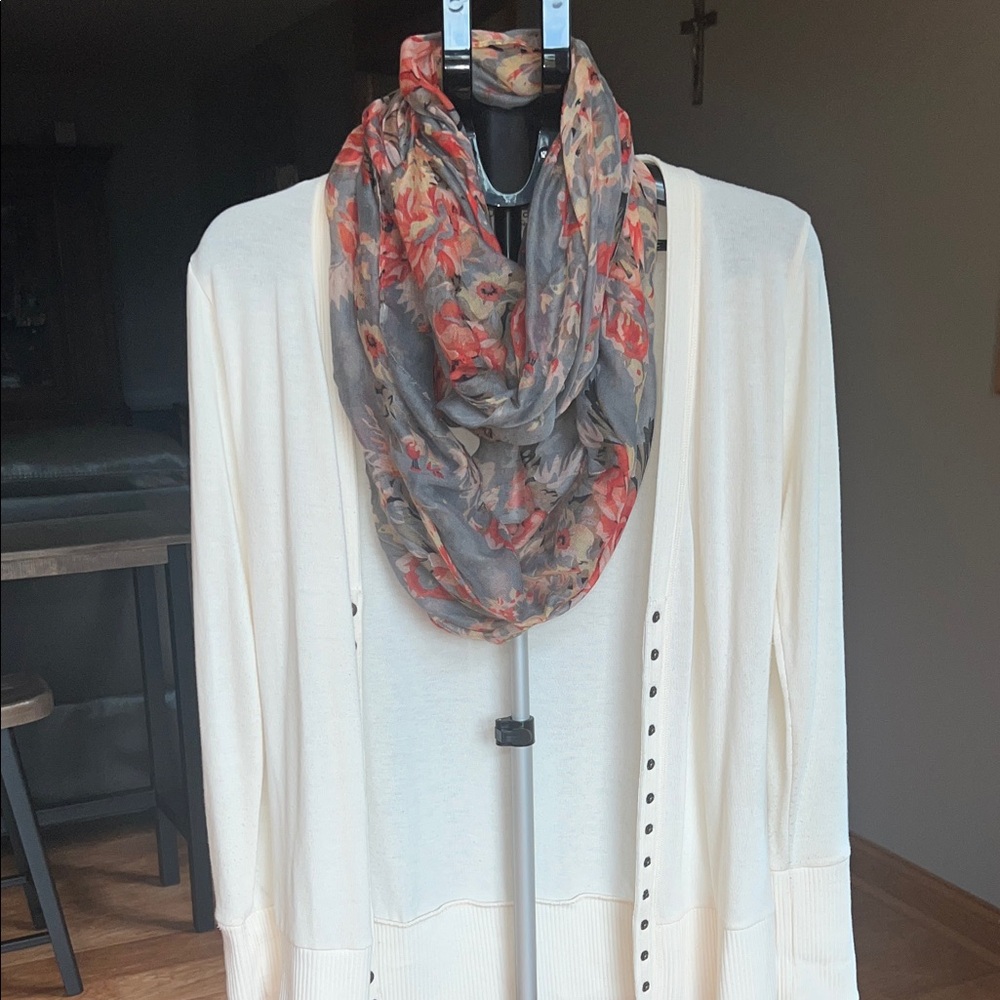 Elegant Cream Cardigan Sweater - Picture 6 of 8